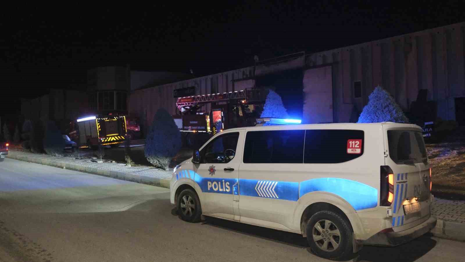 Karaman’da dorse üretim fabrikasında yangın paniği
