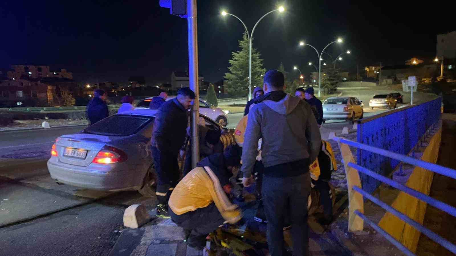 Karaman’da iki otomobil çarpıştı: 3 yaralı
