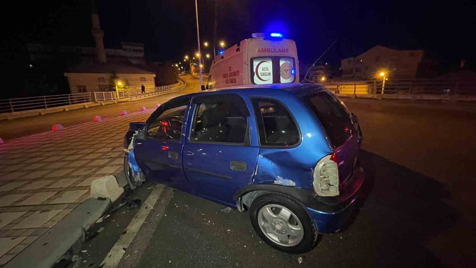 Karaman’da iki otomobil çarpıştı: 3 yaralı
