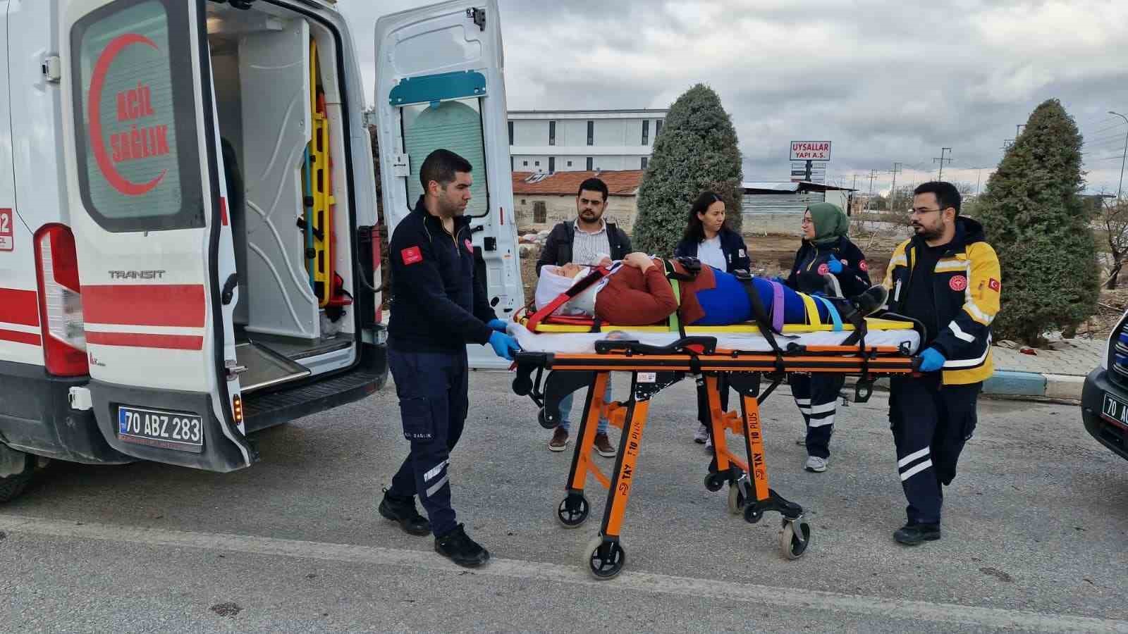 Karaman’da işçi servisi ile tır çarpıştı: 12 yaralı
