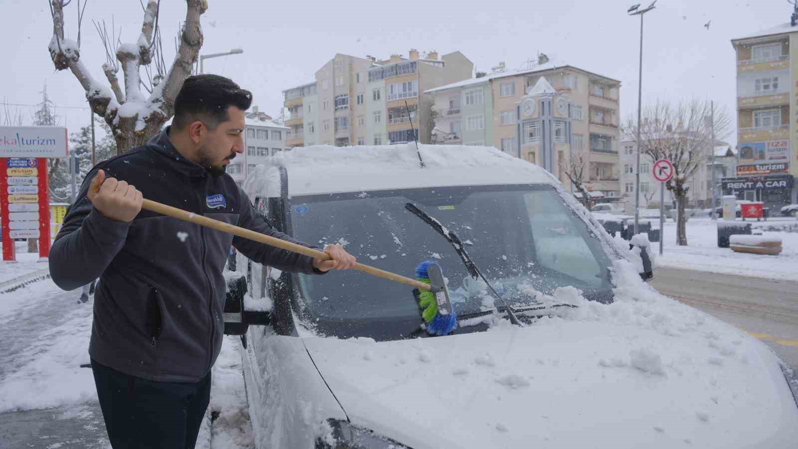 Karaman’da kar yağışı sevindirirken kartpostallık manzaralar oluştu
