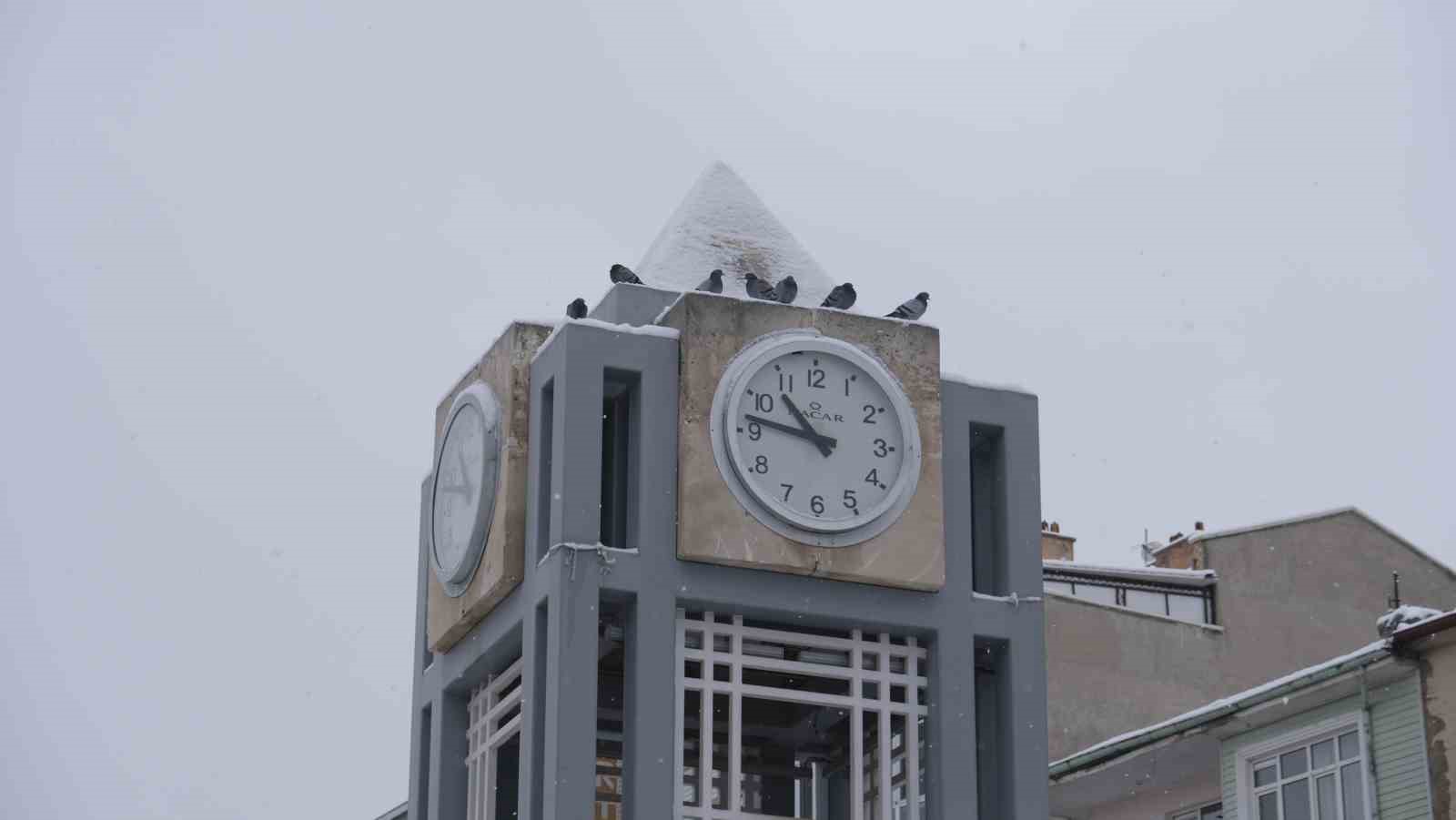 Karaman’da kar yağışı sevindirirken kartpostallık manzaralar oluştu
