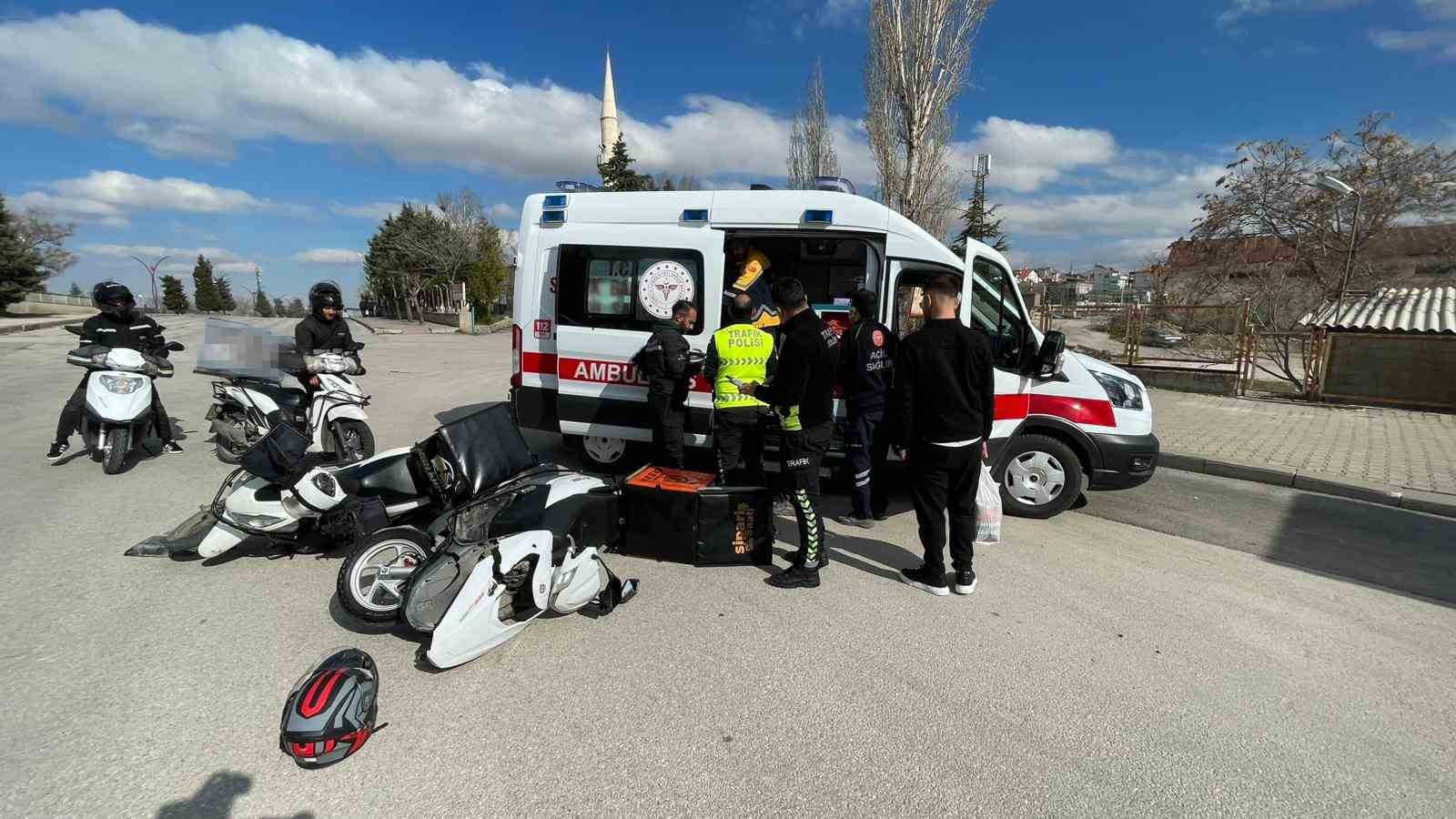 Karaman’da motokuryeler çarpıştı: 2 yaralı
