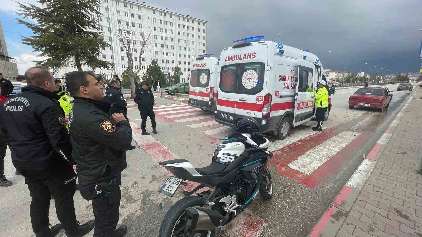 Karaman’da motosiklet otomobile çarptı: 1 yaralı
