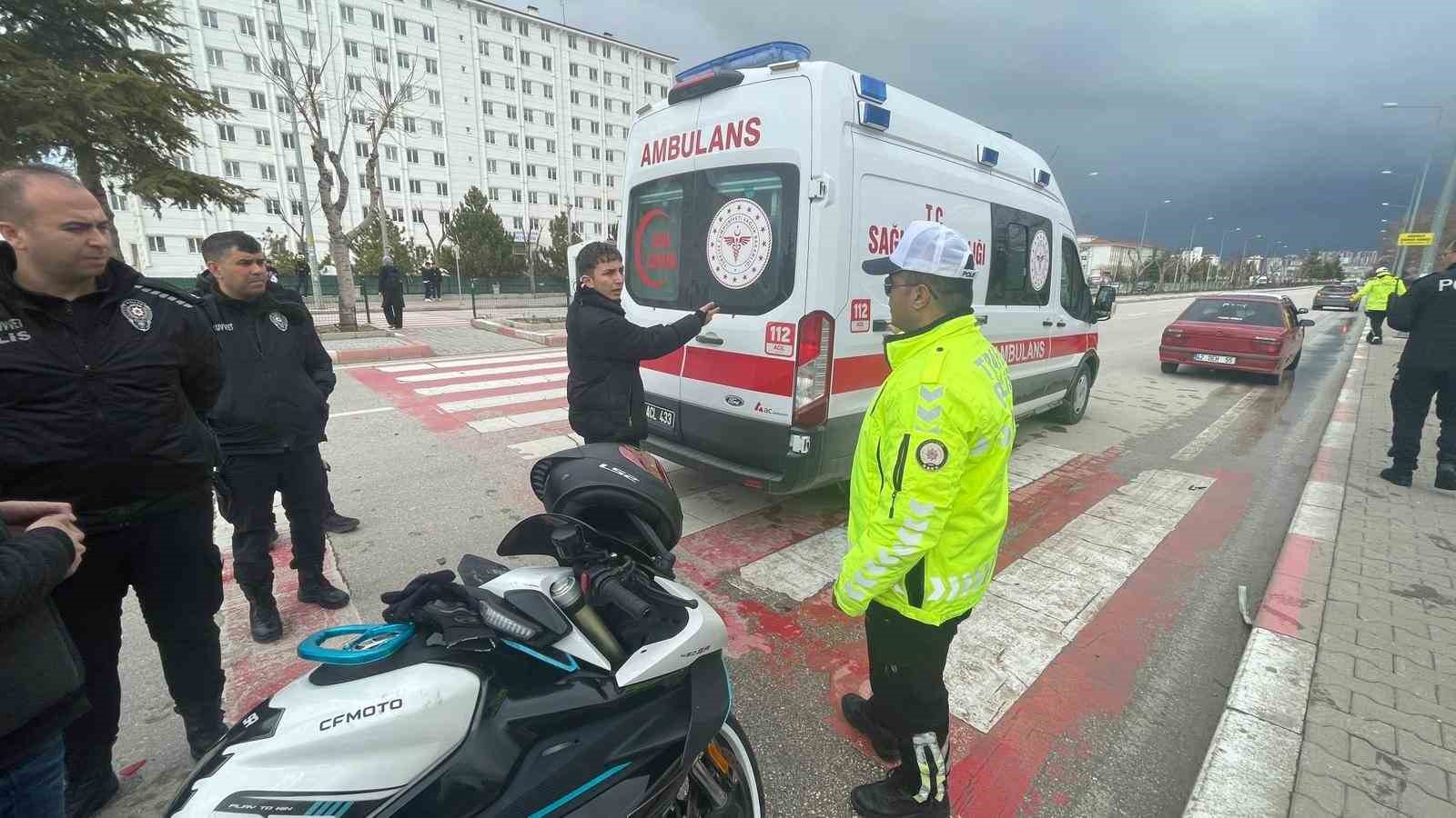 Karaman’da motosiklet otomobile çarptı: 1 yaralı
