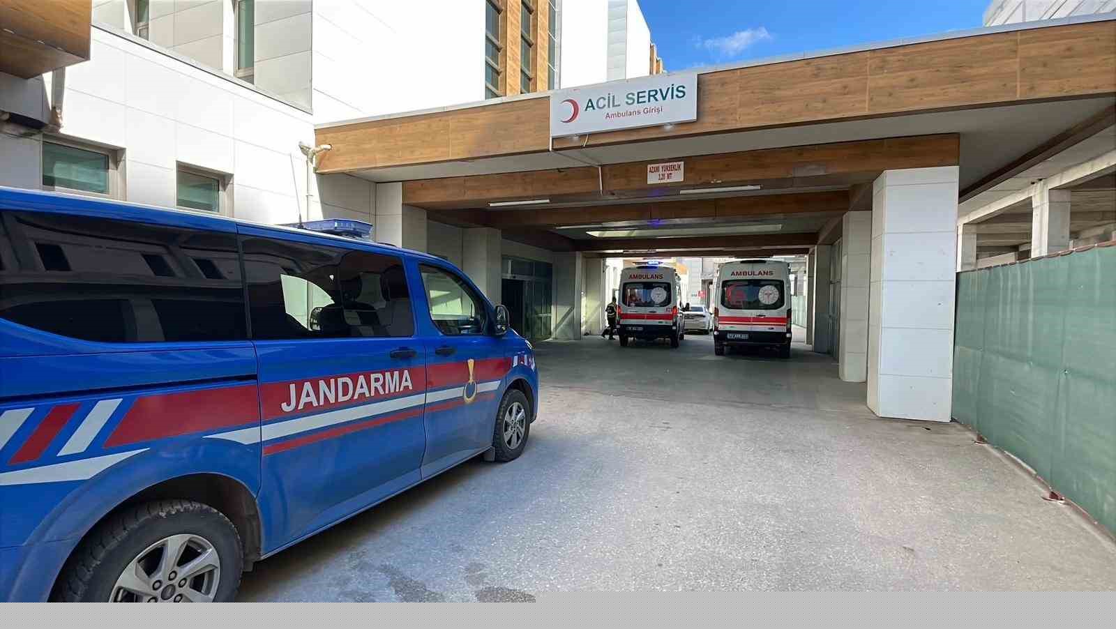 Karaman’da motosiklet şarampole devrildi: 2 yaralı
