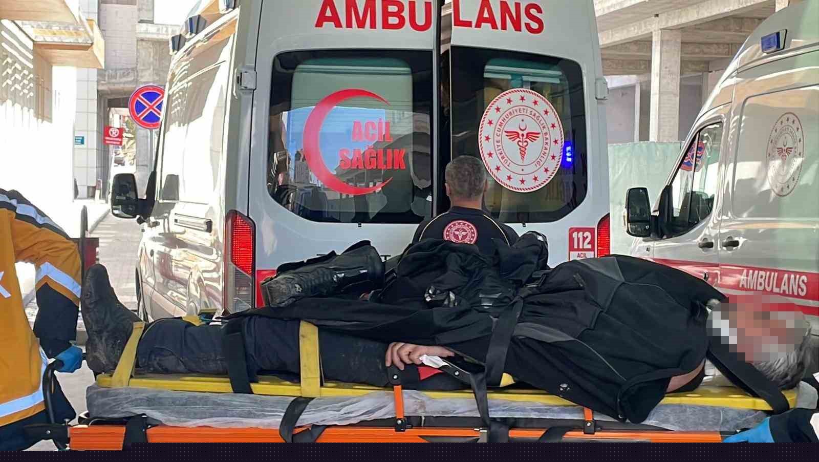 Karaman’da motosiklet şarampole devrildi: 2 yaralı
