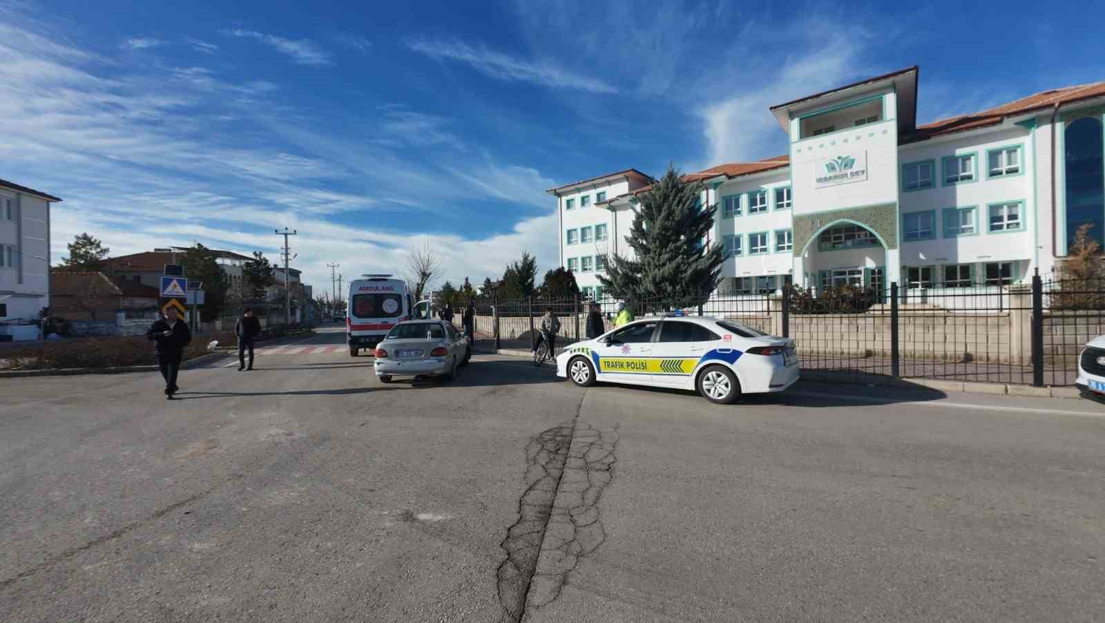 Karaman’da otomobil ile cip çarpıştı: 3 yaralı
