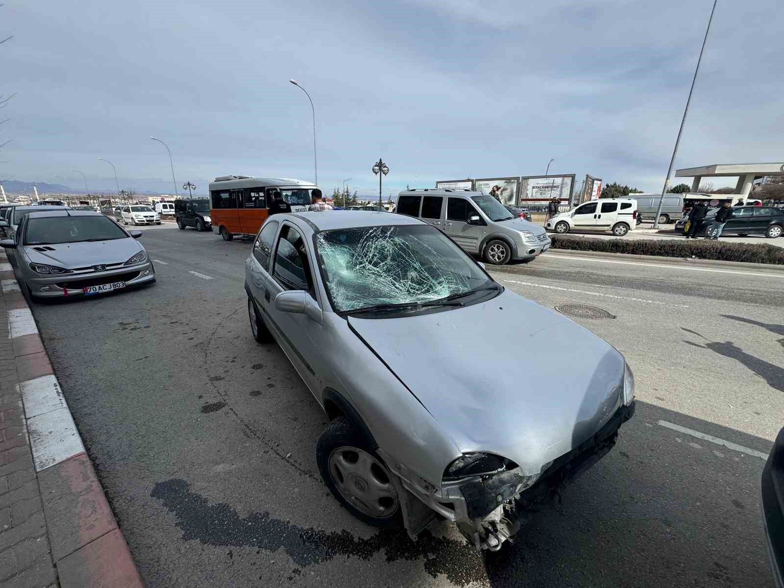 Karaman’da otomobil ile elektrikli bisiklet çarpıştı: 2 yaralı
