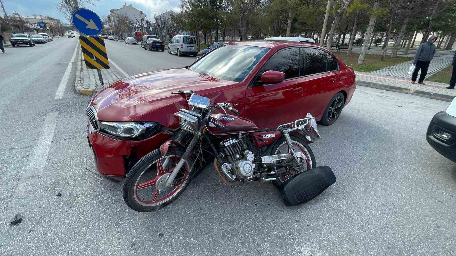 Karaman’da otomobil motosikletle çarpıştı: 1 yaralı

