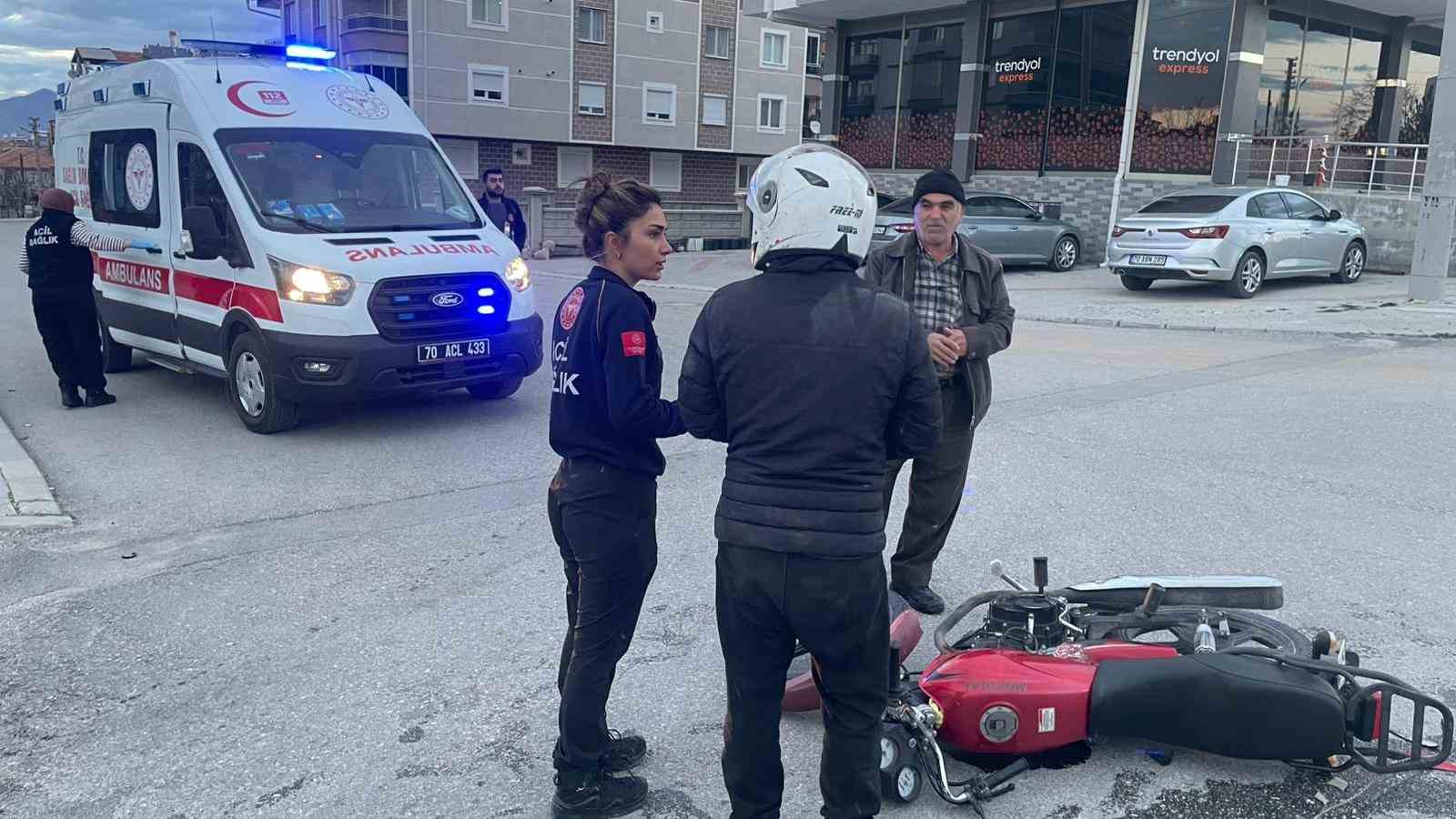 Karaman’da otomobille motosikletin karıştığı kaza ucuz atlatıldı
