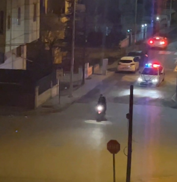 Karaman’da polis ve motosikletli arasında yaşanan kovalamaca film sahnelerini aratmadı
