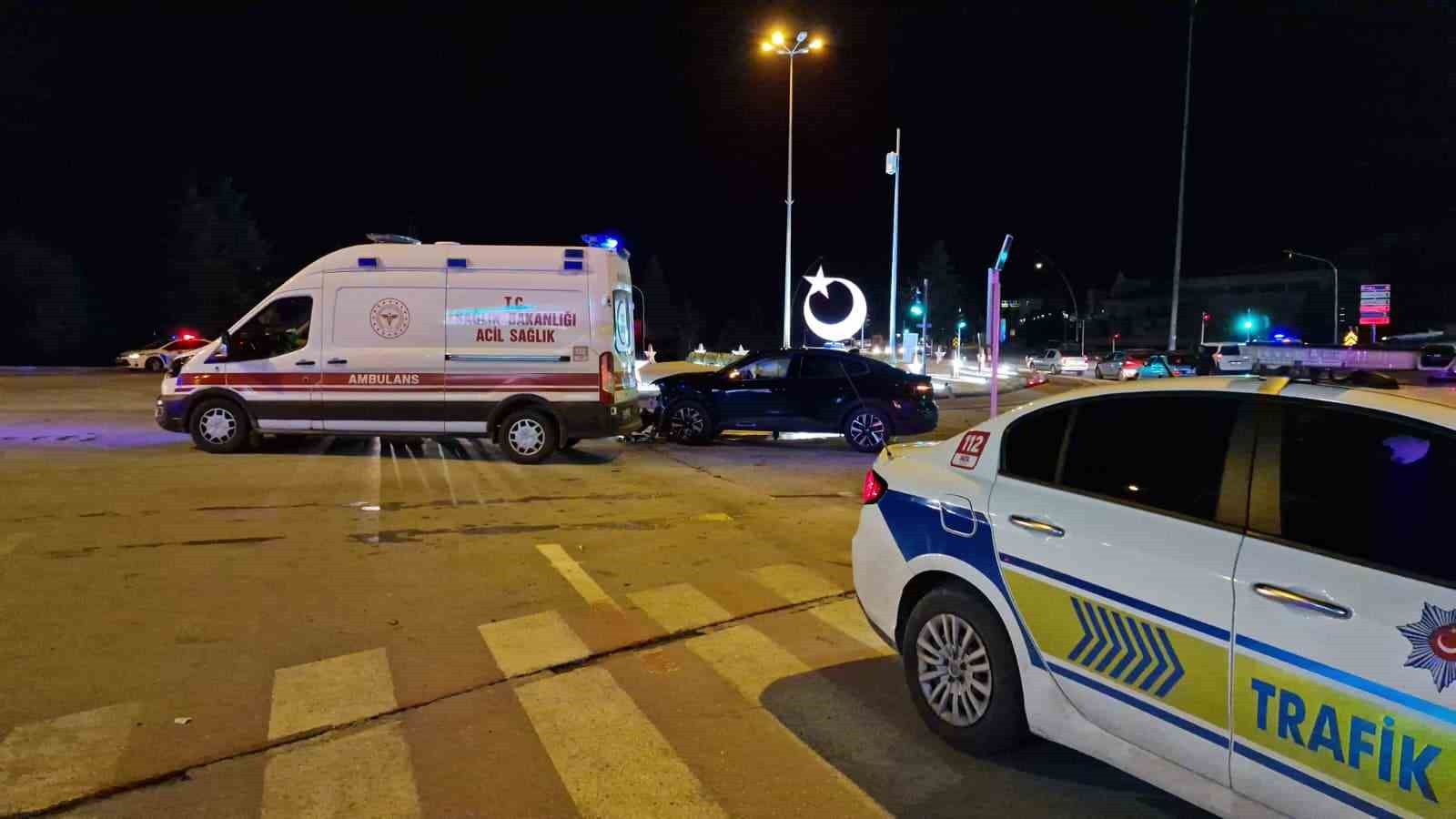 Karaman’da polisten kaçan şüpheliler kaza yaptı: 3 yaralı
