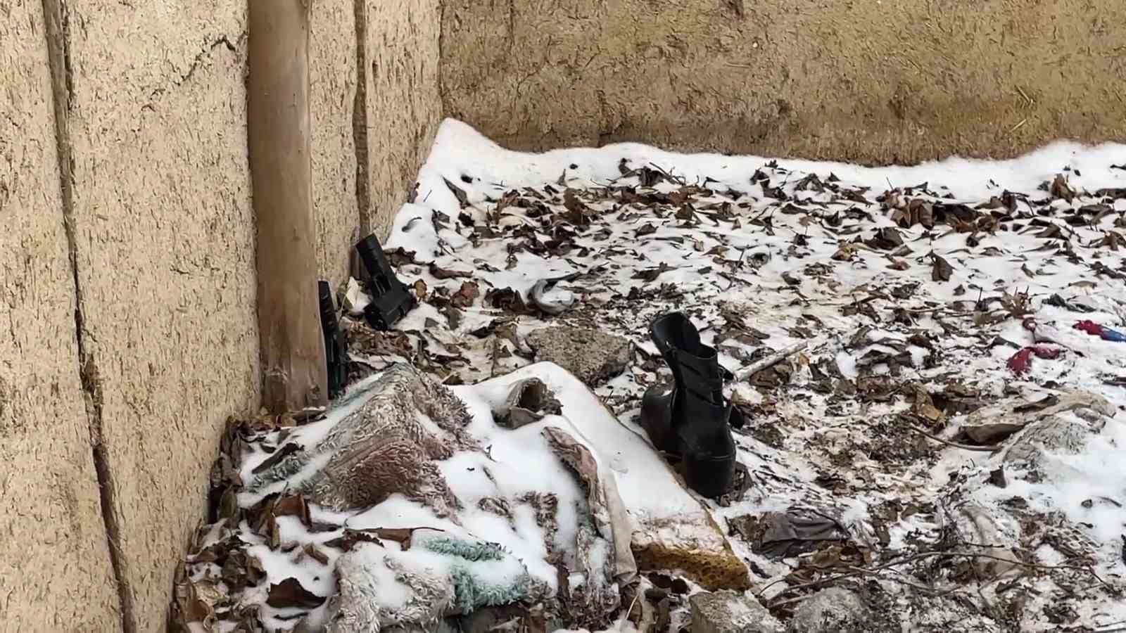 Karaman’da polisten kaçarken metruk eve tabanca atan 2 şüpheli yakalandı
