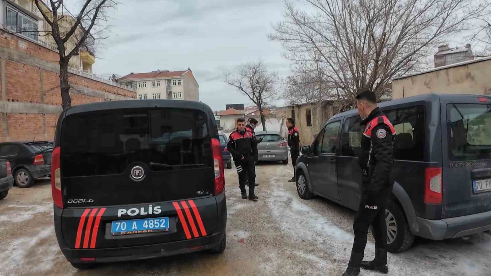 Karaman’da polisten kaçarken metruk eve tabanca atan 2 şüpheli yakalandı
