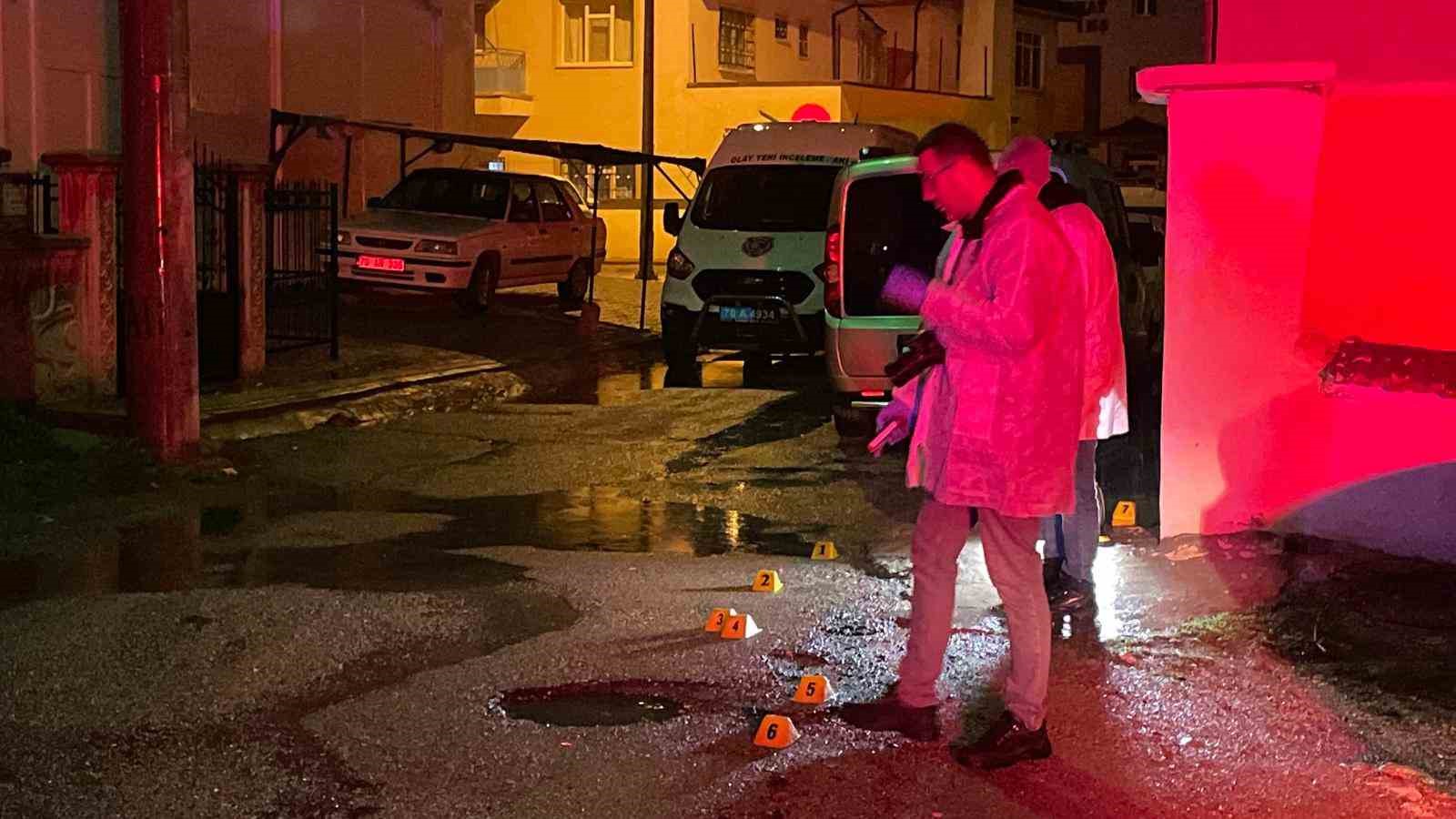 Karaman’da tüfekle rastgele ateş açıldı: Araç ve ev zarar gördü
