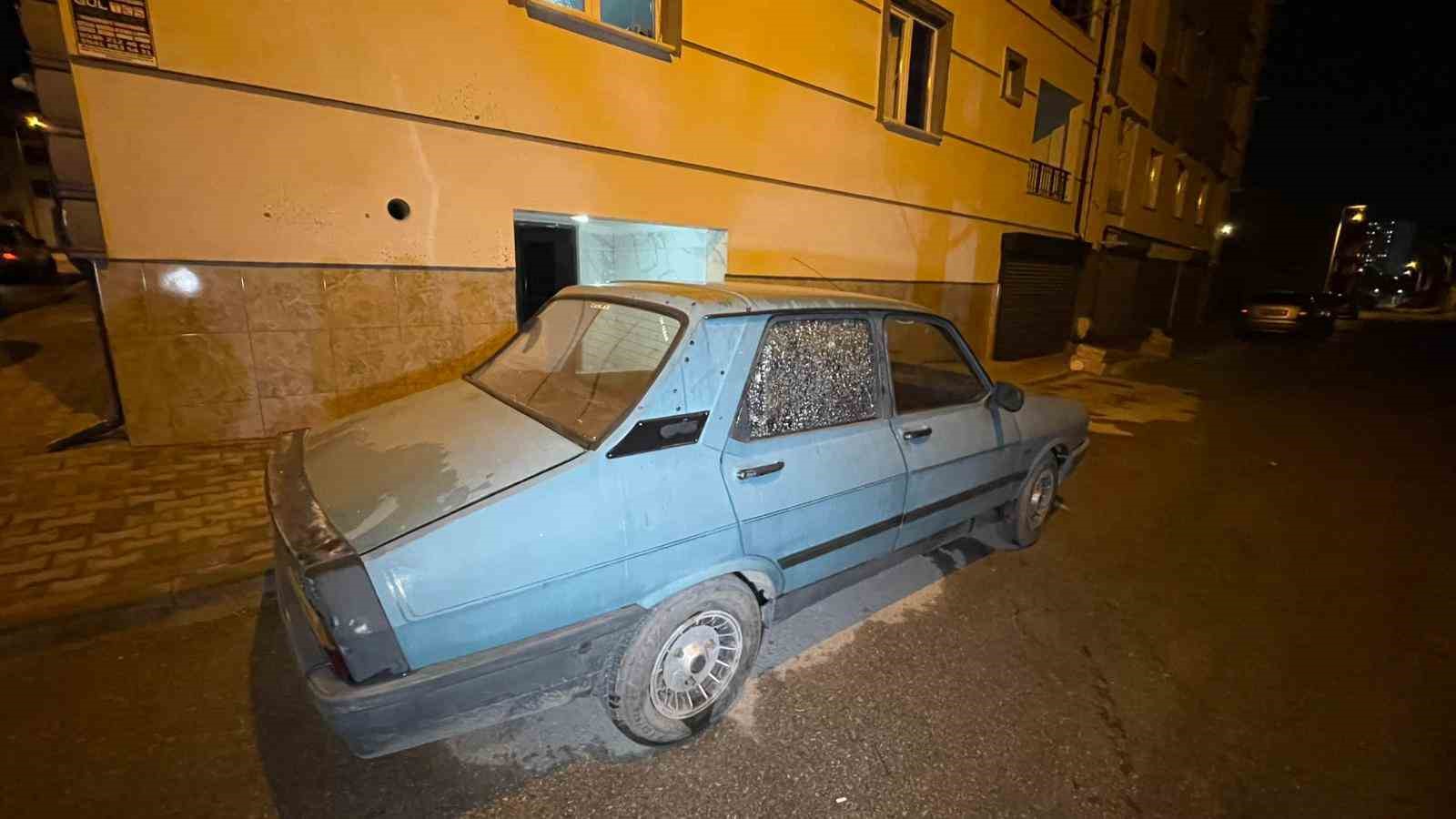 Karaman’da tüfekle rastgele ateş açıldı: Saçmalar otomobil ile binaya isabet etti
