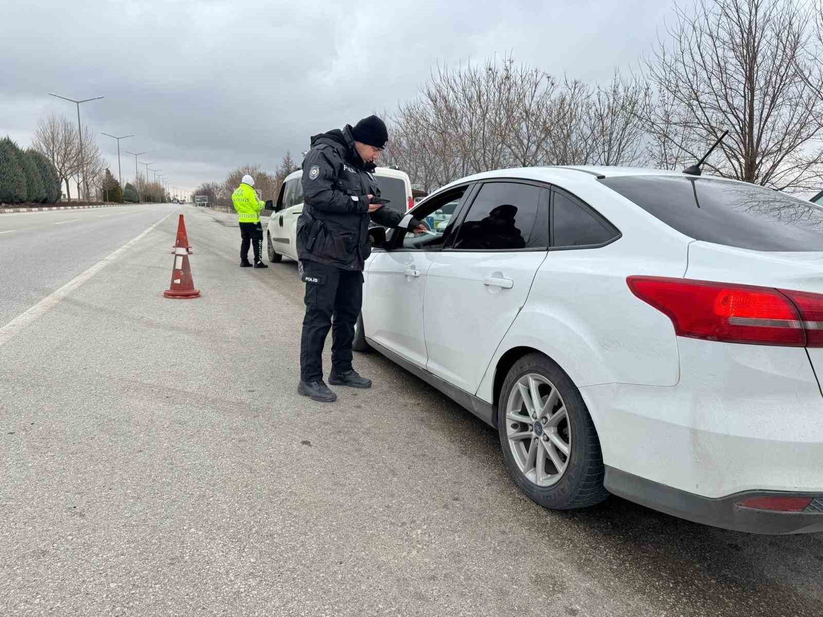 Karaman’da uyuşturucu ve ruhsatsız silahlar ele geçirildi: 12 tutuklama

