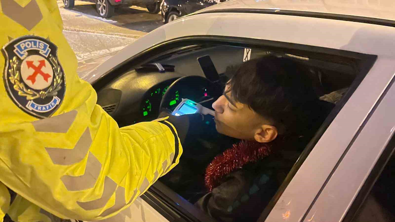 Karaman’da yılbaşı tedbirleri sabaha kadar sürdü
