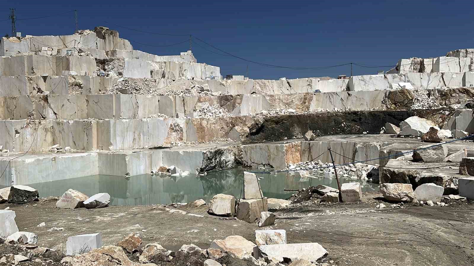 Karamanlı’da vatandaşlar mermer ocağına karşı ayaklandı
