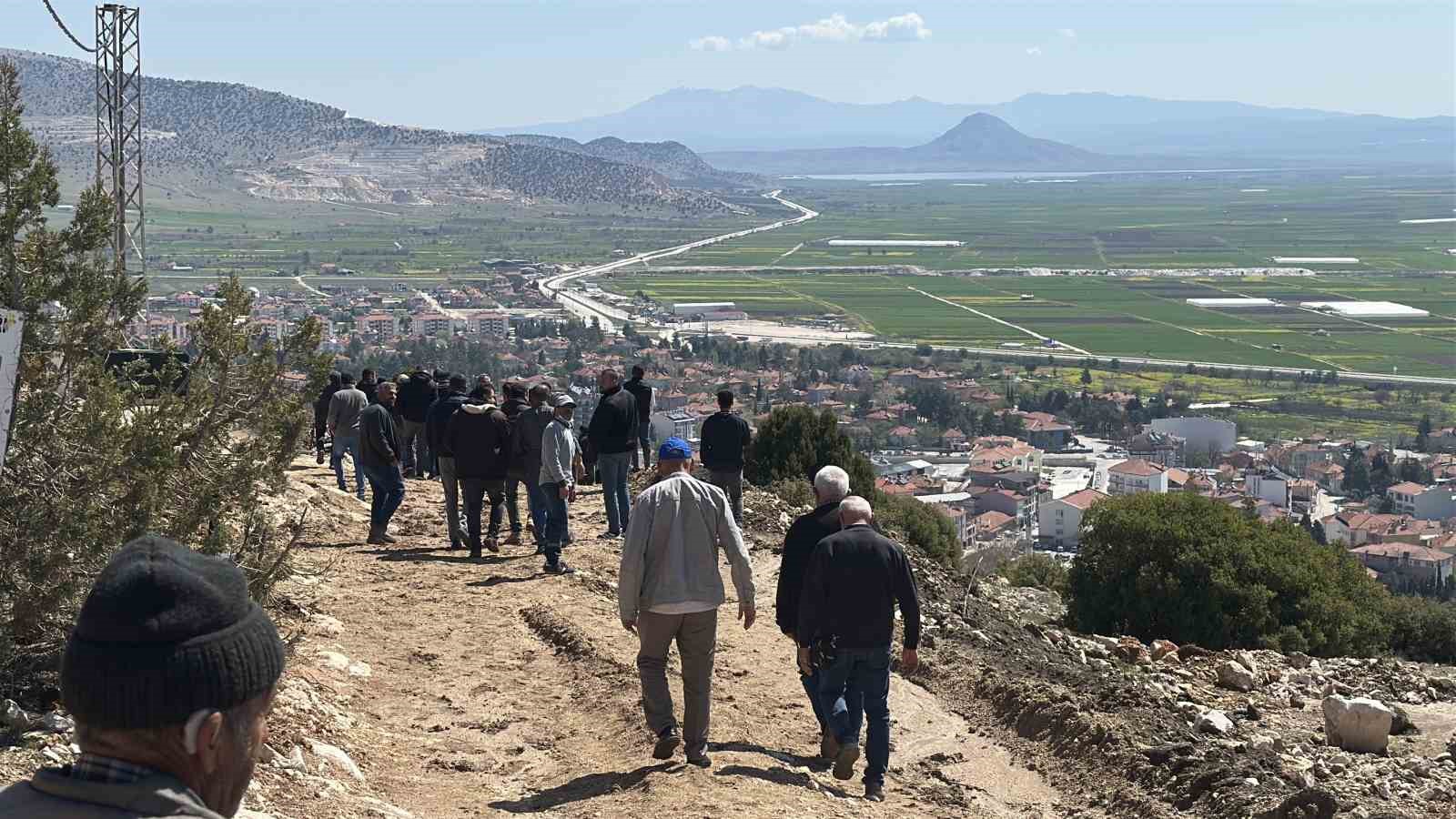 Karamanlı’da vatandaşlar mermer ocağına karşı ayaklandı
