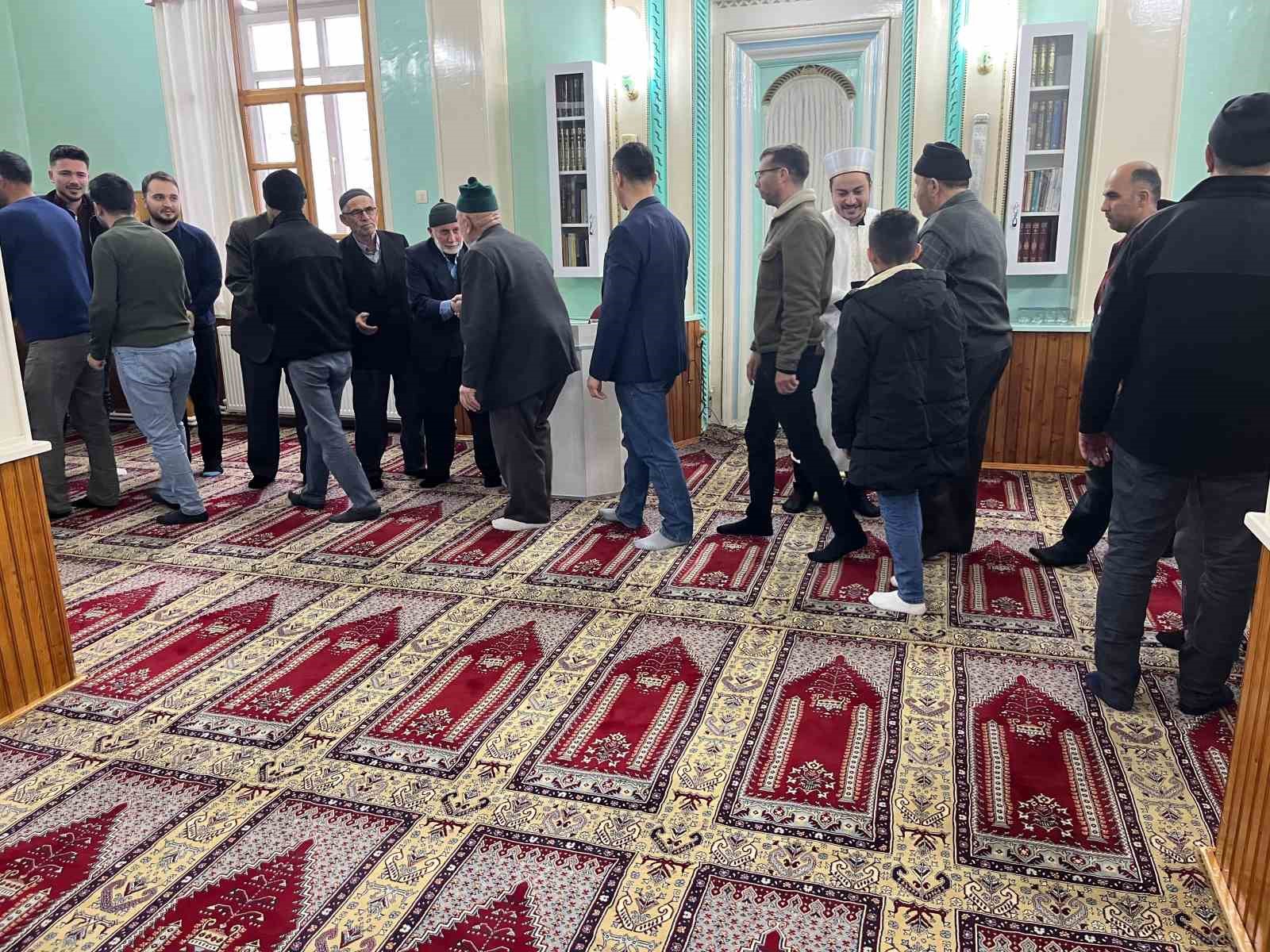 Karapınar’da Bayram Namazında camiler doldu
