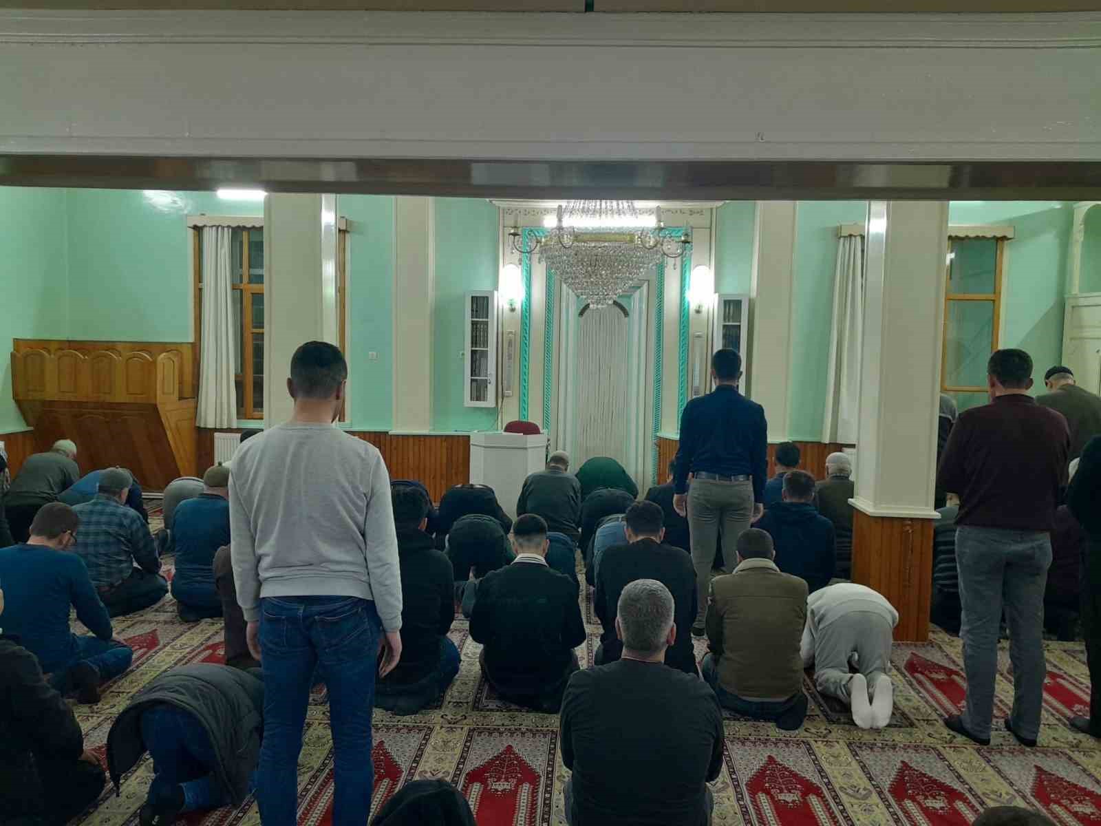 Karapınar’da ilk teravih namazı kılındı
