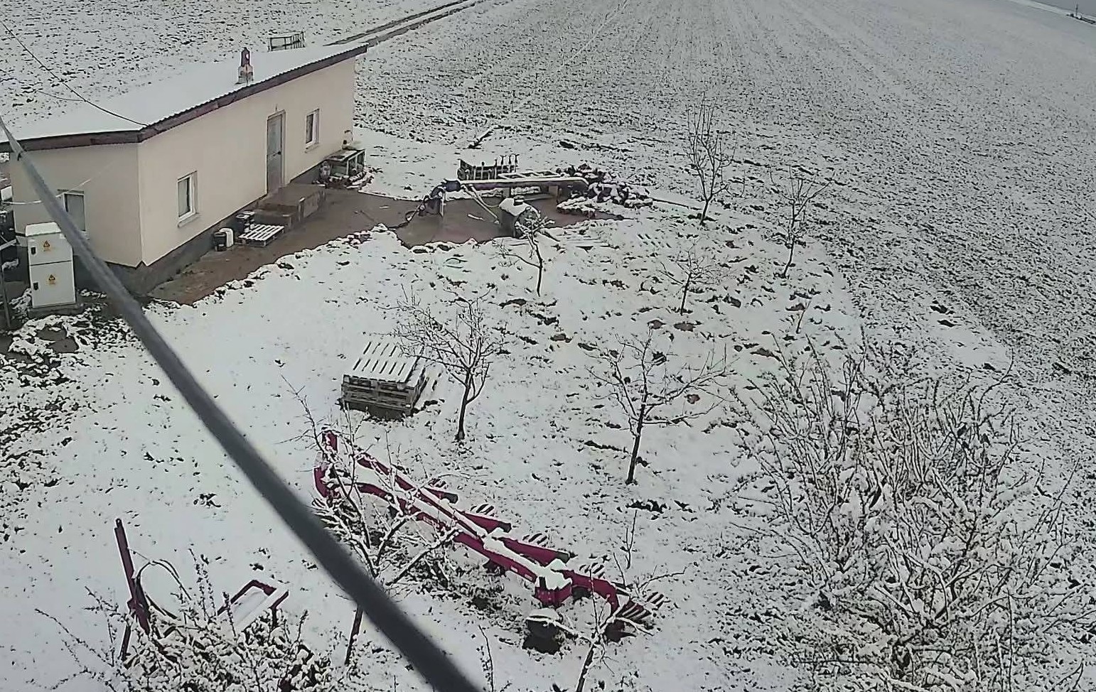 Karapınar’da nisan ayında kar yağışı
