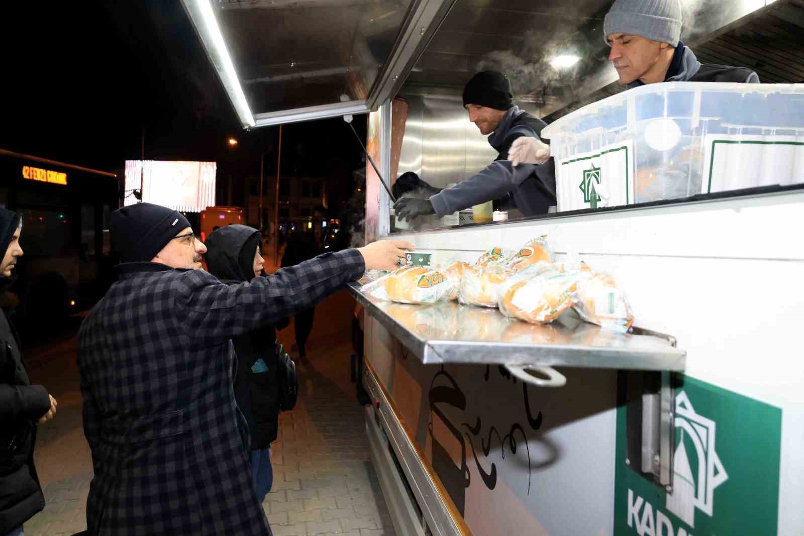 Karatay Belediyesi’nin sıcak çorba geleneği devam ediyor
