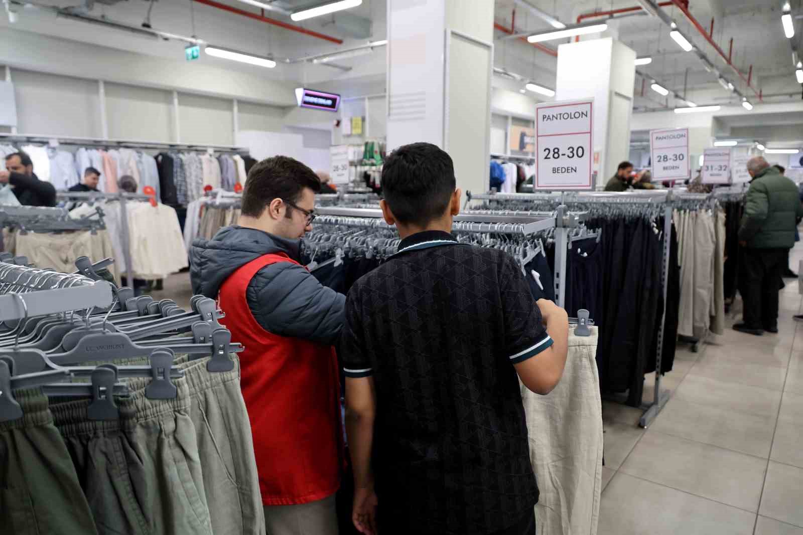 Karatay Gençlik Meclisi gönüllülerinden çocuklara bayram sürprizi
