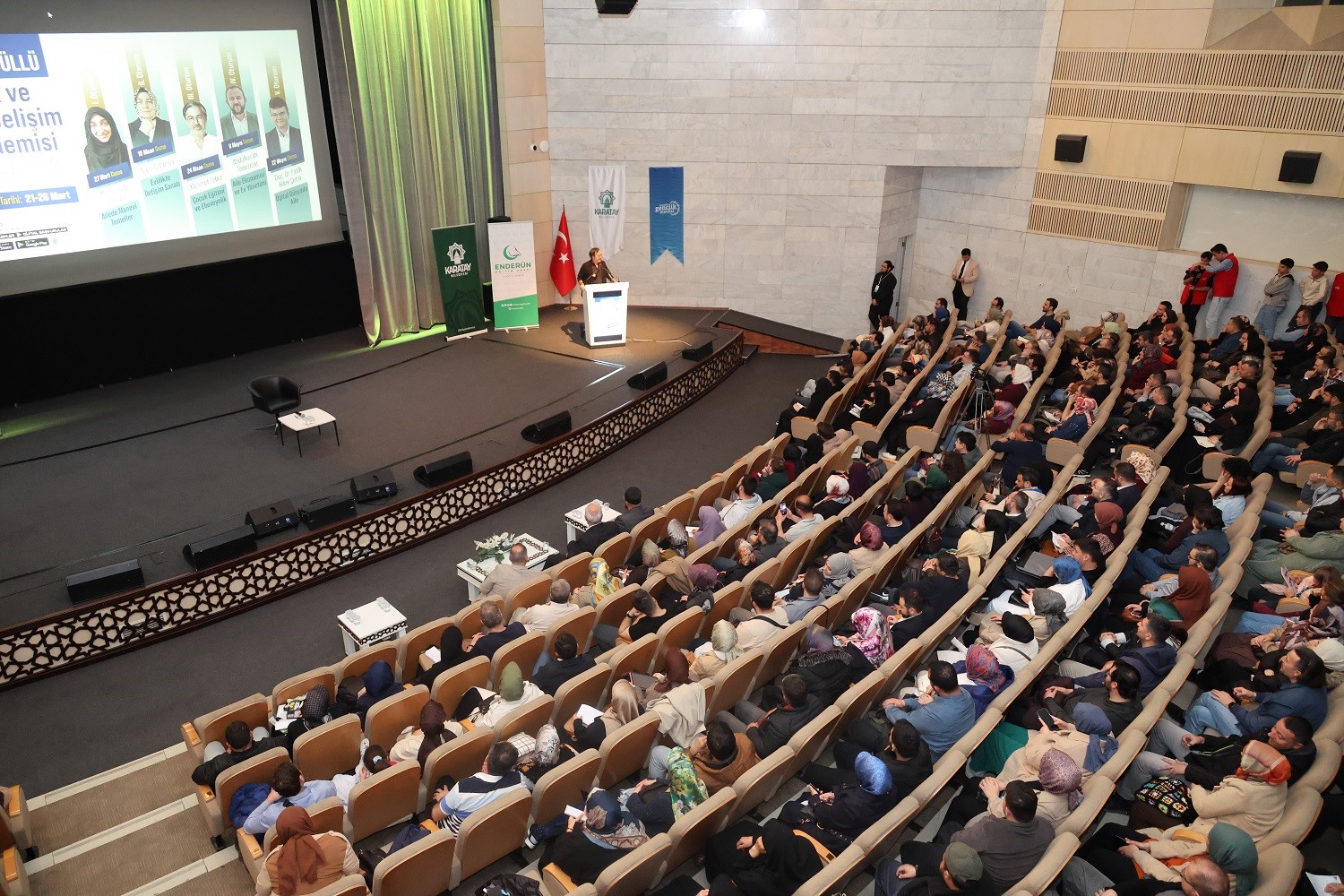 Karatay’da "Evlilik ve Aile Gelişim Akademisi" yoğun ilgiyle sürüyor
