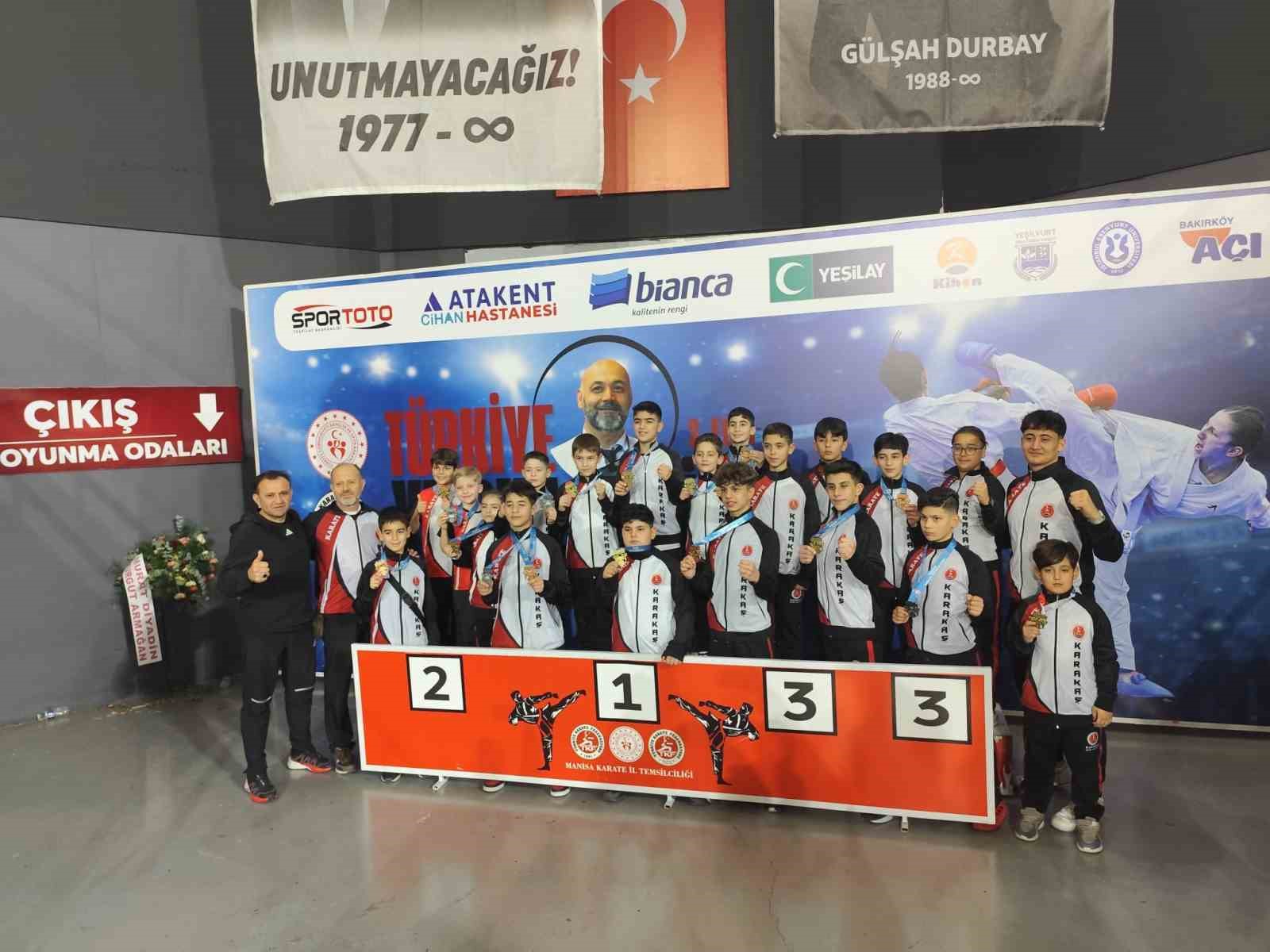 Karate Premier Ligi’nde Ünal kardeşlerden çifte altın
