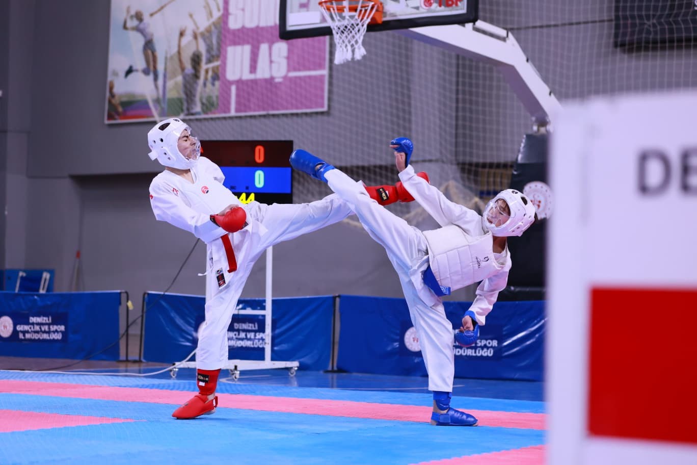 Karatenin yıldızları Denizli’de buluştu
