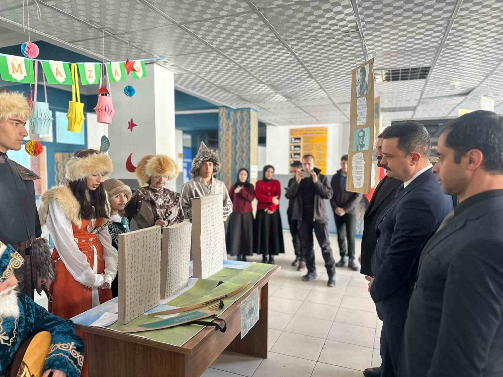 Karayazı Anadolu Lisesi’nde açılan bilim sergisi yoğun ilgi gördü
