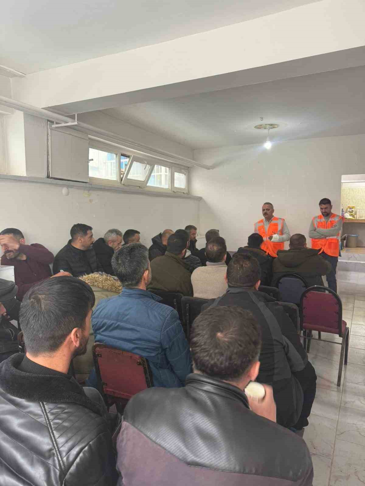 Karayazı esnaf derneğinden örnek dayanışma
Karayazı esnaf derneğinden örnek dayanışma