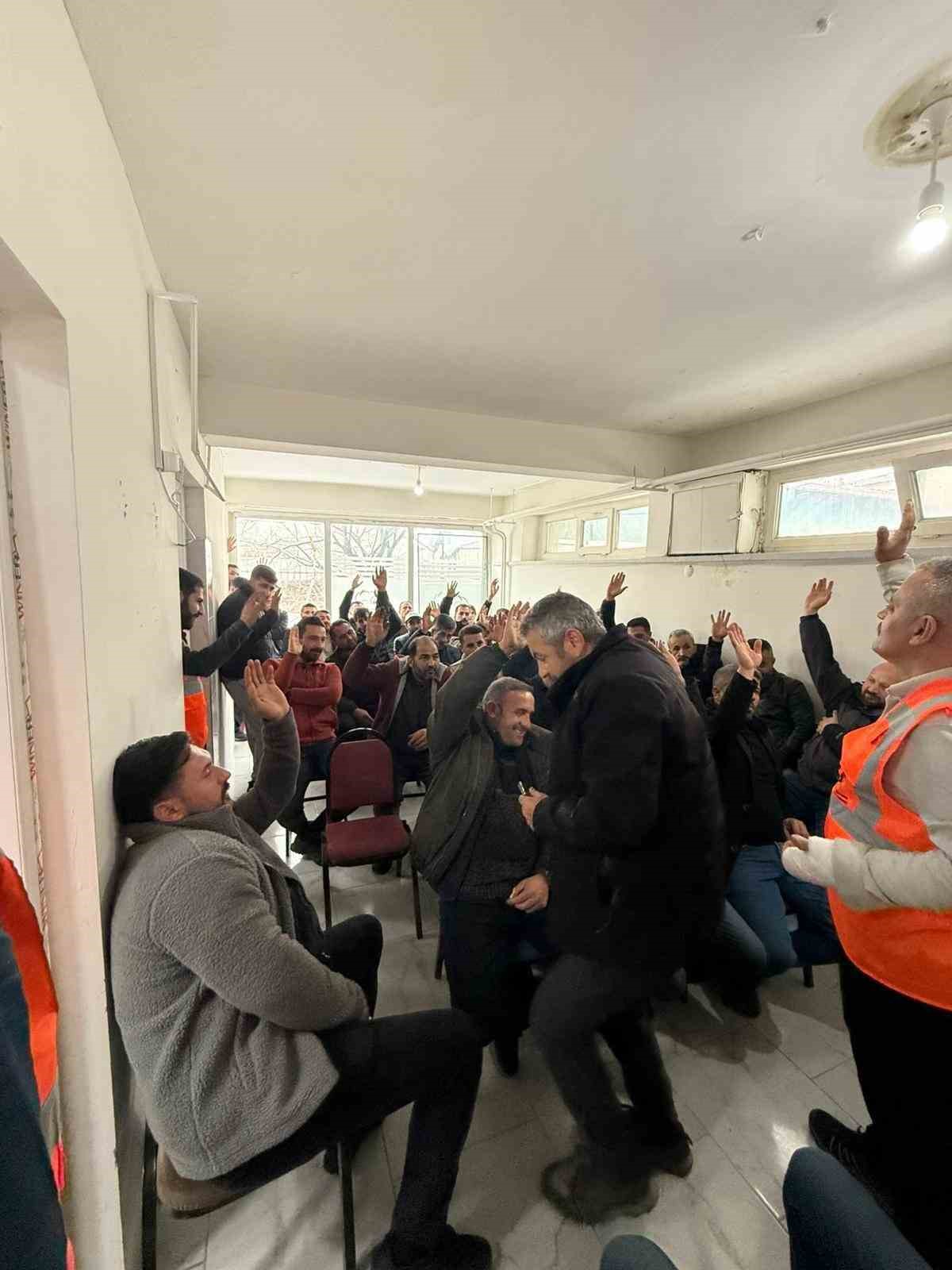 Karayazı esnaf derneğinden örnek dayanışma
Karayazı esnaf derneğinden örnek dayanışma