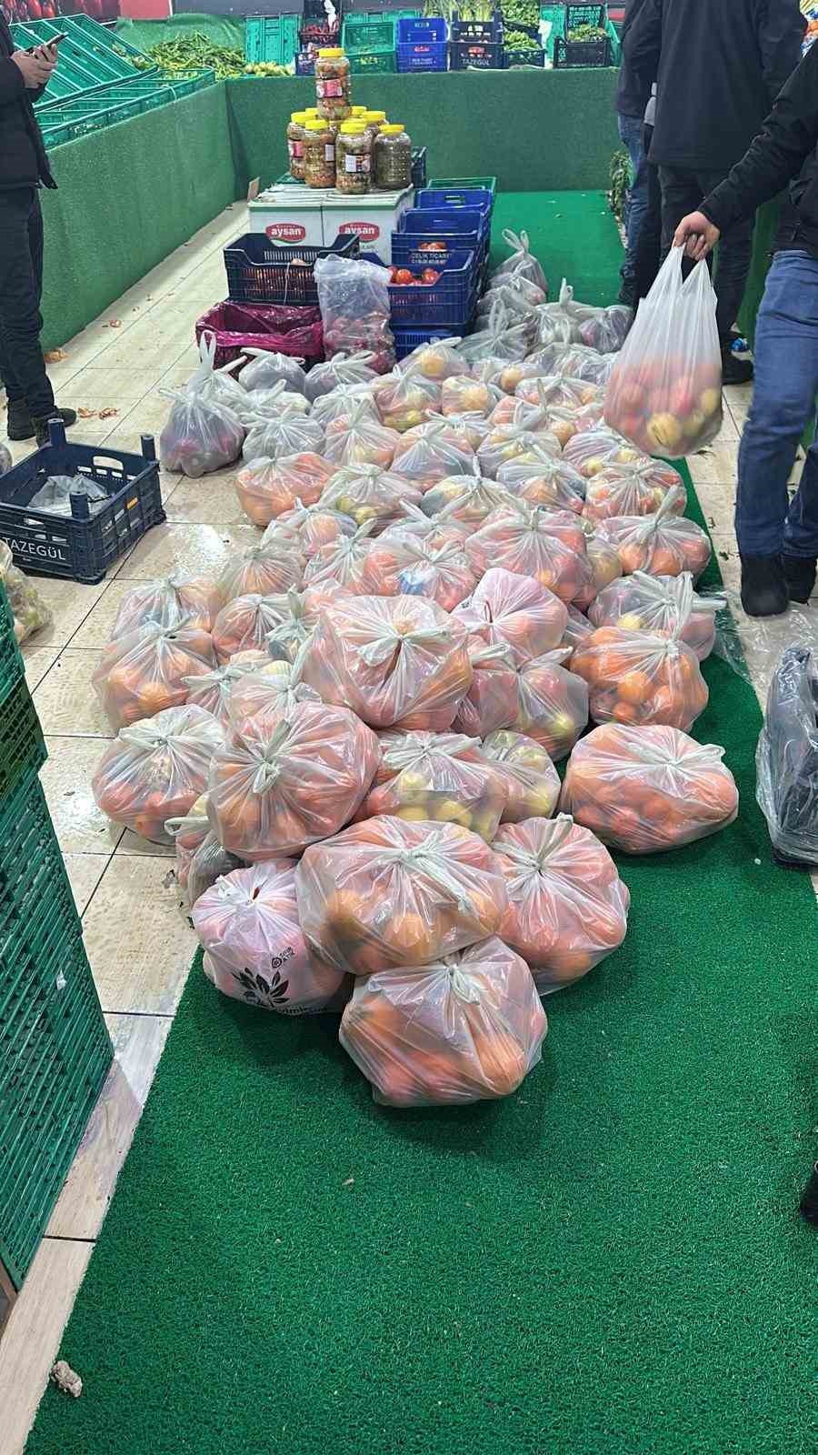 Karayazı esnaf derneğinden örnek dayanışma
Karayazı esnaf derneğinden örnek dayanışma