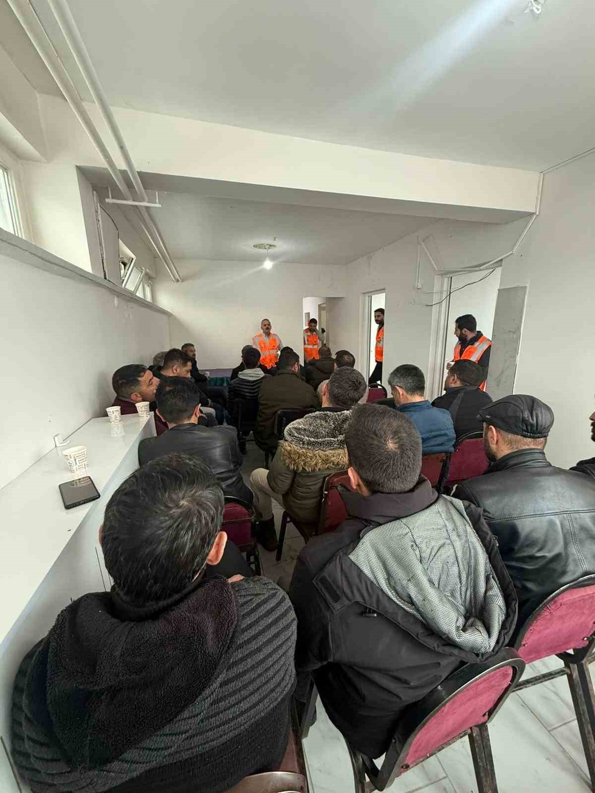 Karayazı esnaf derneğinden örnek dayanışma
Karayazı esnaf derneğinden örnek dayanışma