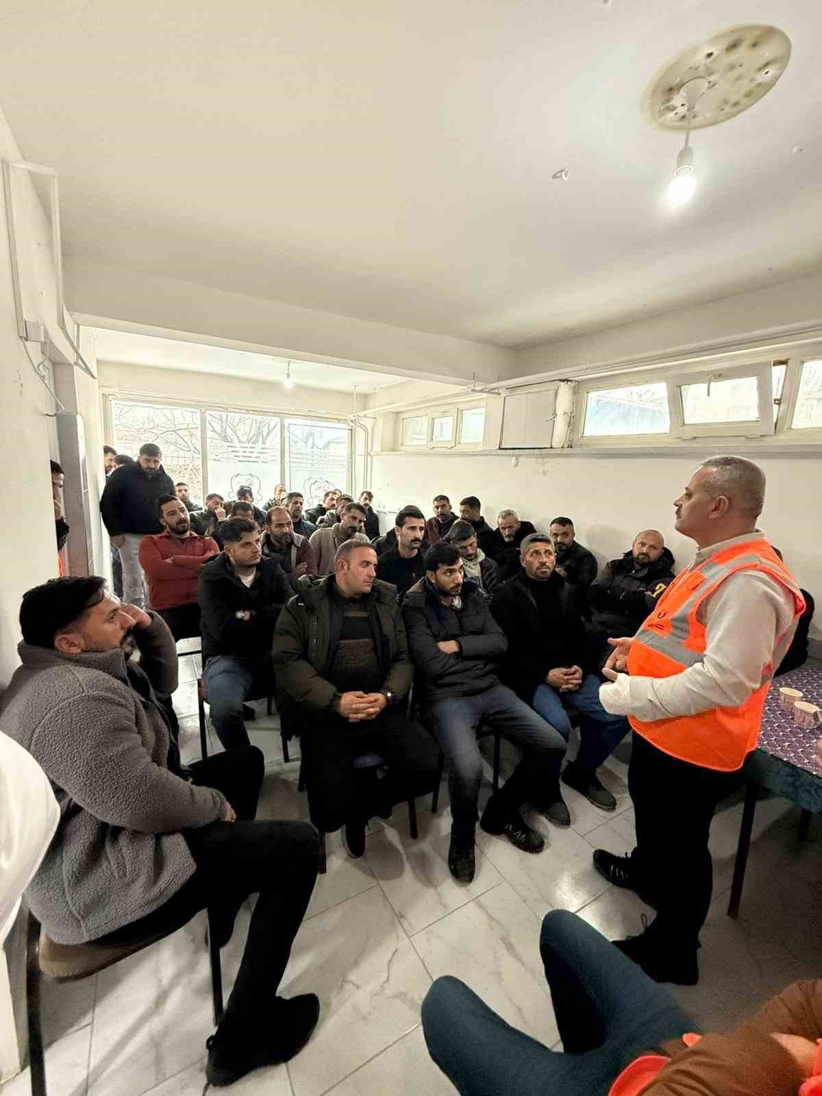 Karayazı esnaf derneğinden örnek dayanışma
Karayazı esnaf derneğinden örnek dayanışma