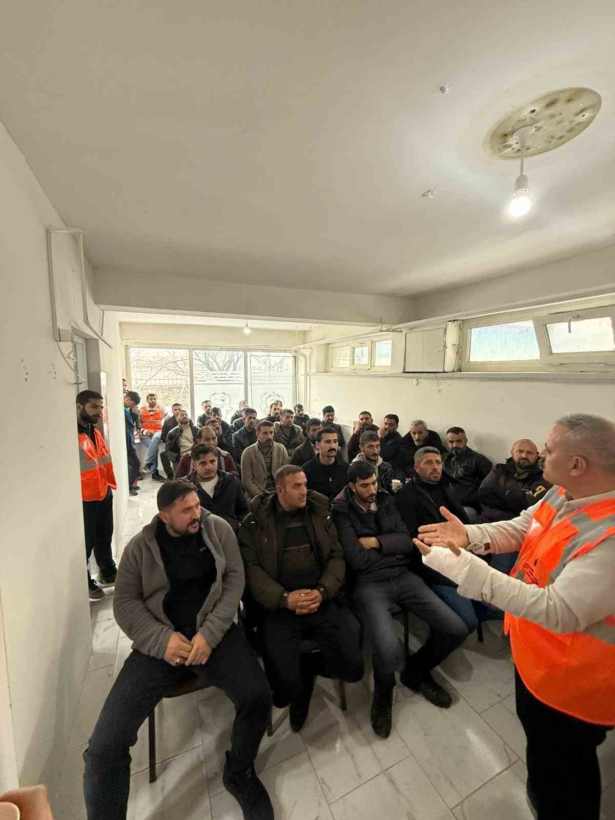 Karayazı esnaf derneğinden örnek dayanışma
Karayazı esnaf derneğinden örnek dayanışma