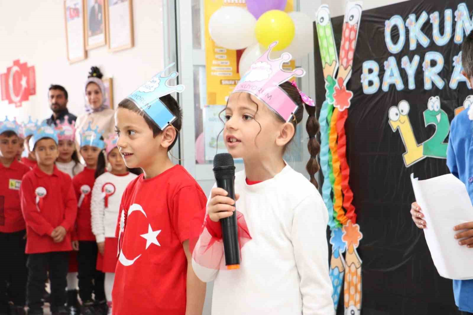 Karayazı Karşıyaka İlkokulu’nda okuma bayramı coşkusu
