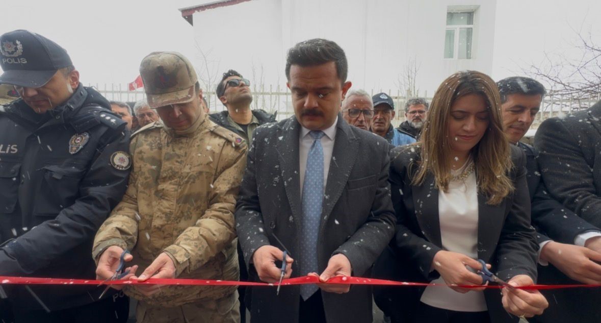 Karayazı’da esnaf derneği açıldı
