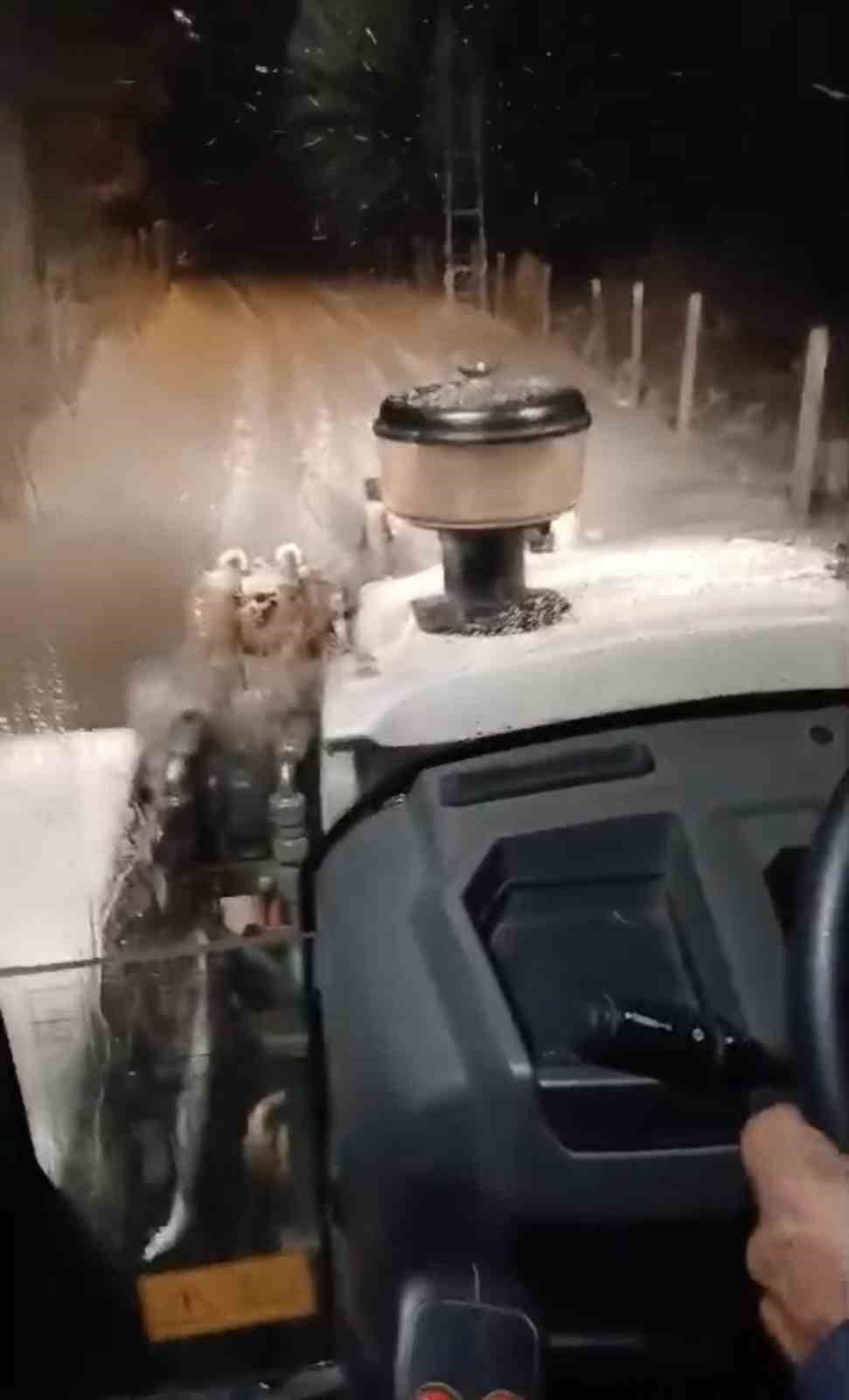 Karda mahsur kalan 50 işçi kurtarıldı
