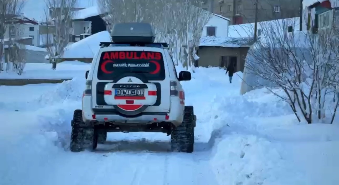 Kardan barikatları UMKE aştı: Yüksekova’da zamana karşı yaşam mücadelesi
