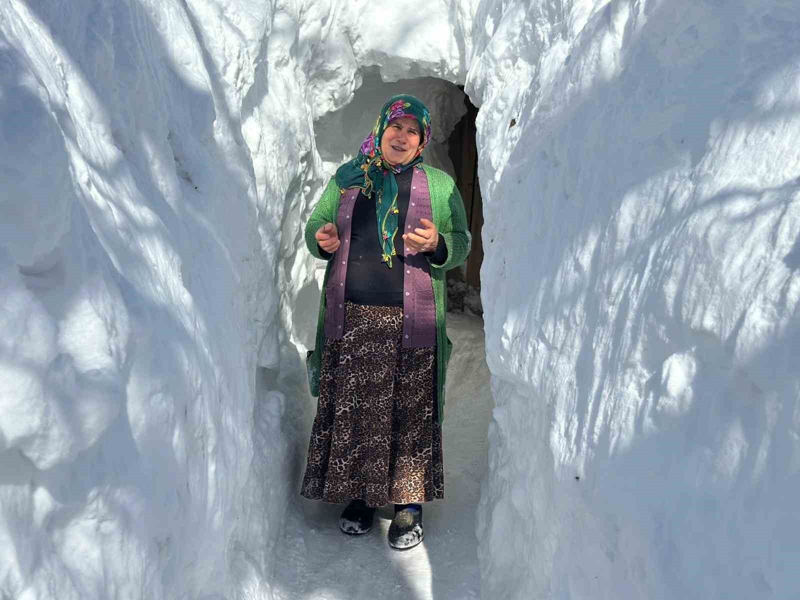 Kardan tünellerden geçen yaşam
