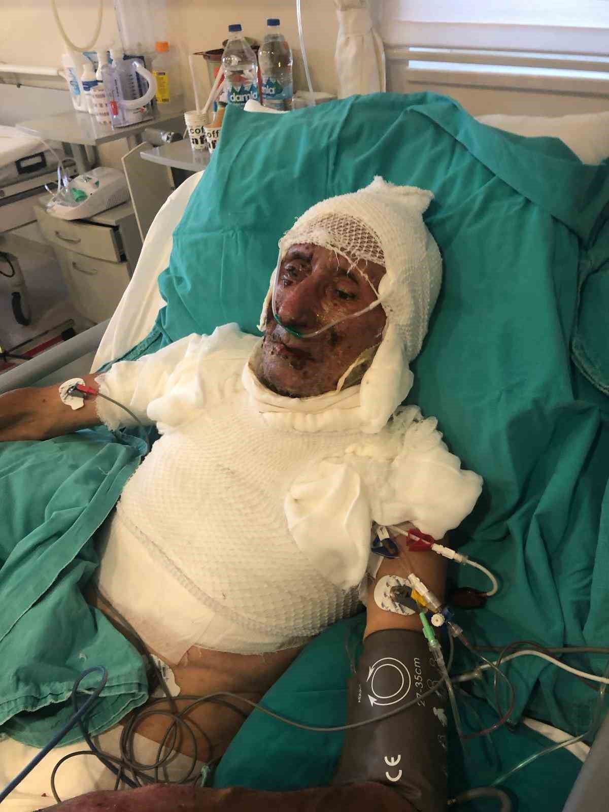Kardeşini ahıra kilitleyip ateşe verdiği iddia edilen şahıs hakim karşısına çıktı
Kardeşini ahıra kilitleyip ateşe verdiği iddia edilen şahıs hakim karşısına çıktı