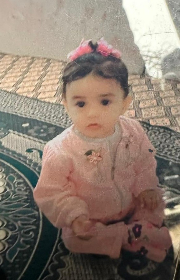 Kardeşleri ve arkadaşlarıyla oynarken tahliye kanalına düşen 3 yaşındaki Berra hayatını kaybetti
Kardeşleri ve arkadaşlarıyla oynarken tahliye kanalına düşen 3 yaşındaki Berra hayatını kaybetti