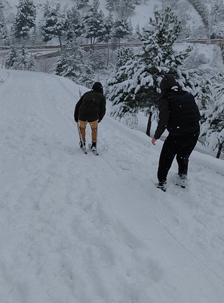 Kardeşlerin Tokat usulü kayak macerası
