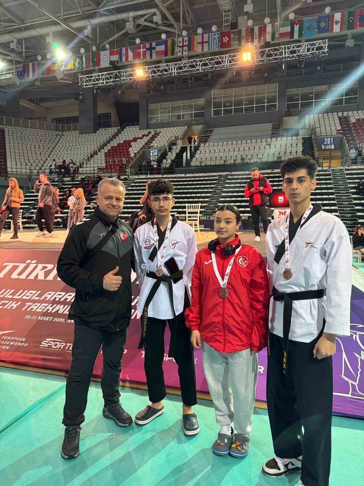 Karesi Taekwondo Spor’dan 5 sporcu milli takıma seçildi
Karesi Taekwondo Spor’dan 5 sporcu milli takıma seçildi
