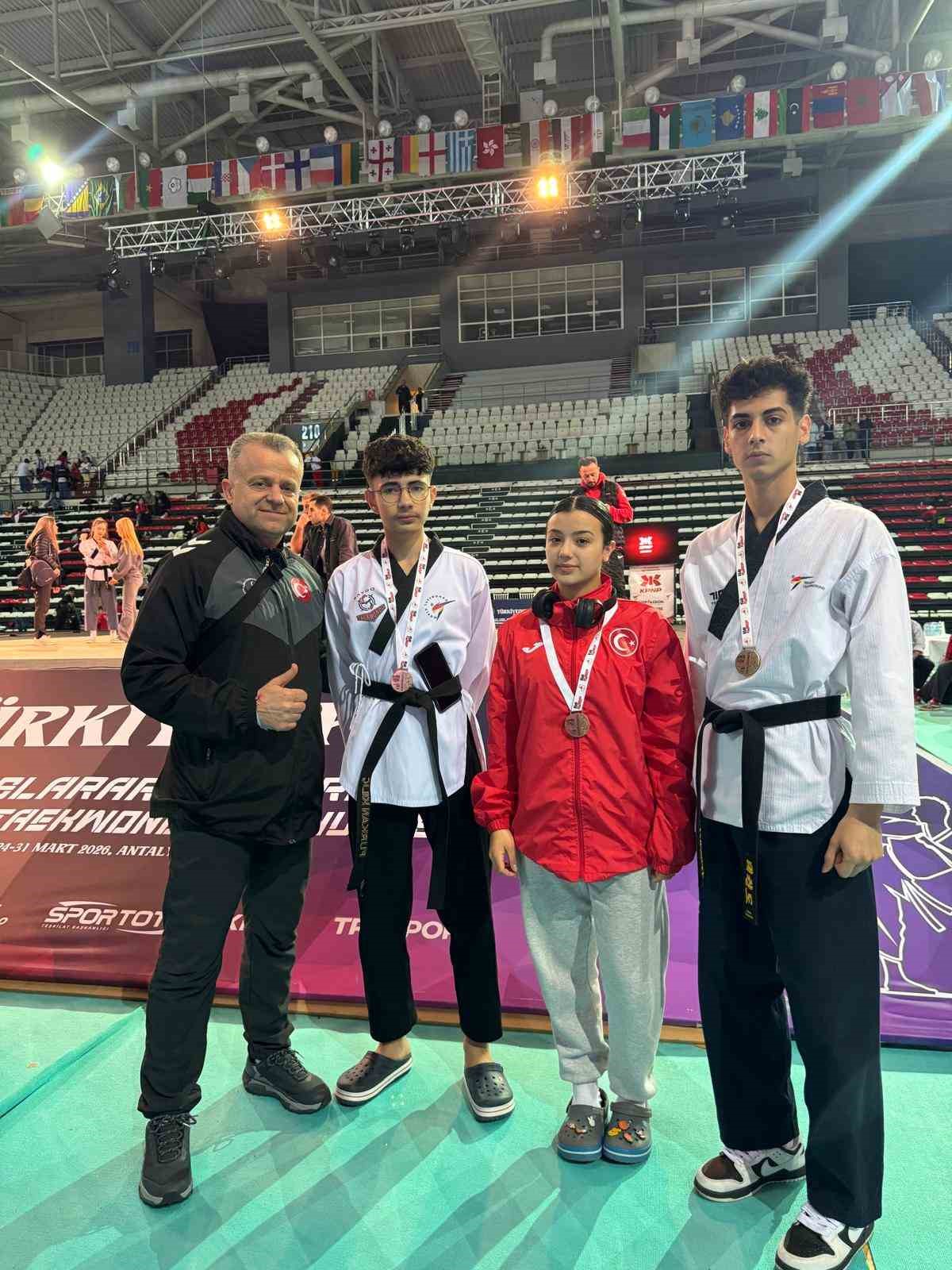 Karesi Taekwondo Spor’dan 5 sporcu milli takıma seçildi
Karesi Taekwondo Spor’dan 5 sporcu milli takıma seçildi